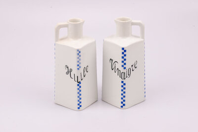 2 pots en parfait état réalisés par la manufacture impériale et royale de Nimy ( Belgique).