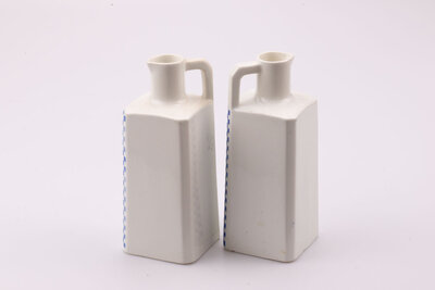 2 pots en parfait état réalisés par la manufacture impériale et royale de Nimy ( Belgique).