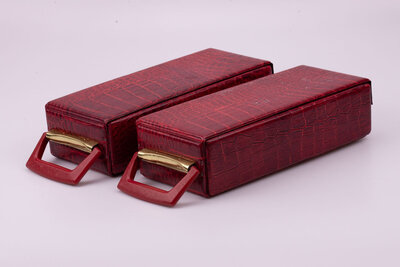 boite à rangement de cassettes audio en cuir de couleur rouge 