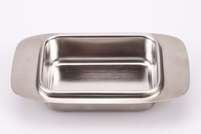 Beurrier intact en inox 18/10 conçu par la manufacture Alessi Fratelli en Italie