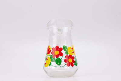 Mignonne carafe vintage en verre transparent avec motif à fleurs conçu en France dans les années 1980