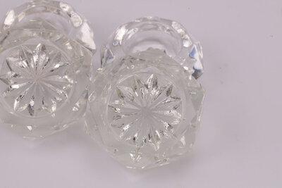 2 petits bougeoirs en verre cristallin 