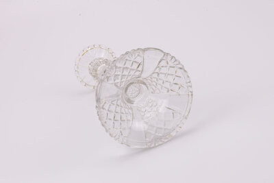 Chandelier en  verre finement ciselé Chandelier en  verre finement ciselé