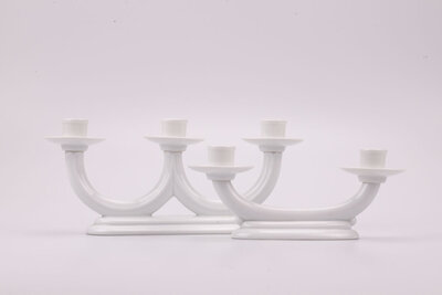 Duo de chandeliers blancs en porcelaine de la manufacture Gerold Porzellan en Bavière