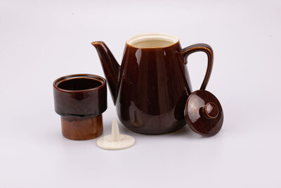 Cafetière et sa tasse intégrée vintage en porcelaine de chez Villeroy & Boch