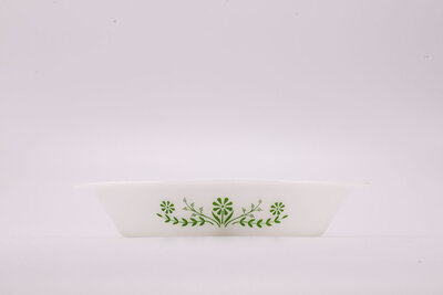 Plat de cuisson vintage Glasbake en opaline avec 2 compartiments 