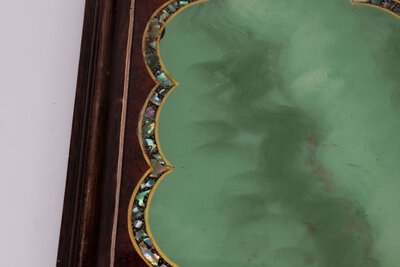  Plateau en bois, métal moderne et verre éclatant