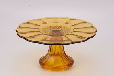 Présentoir à tarte en verre ambré pour vos créations culinaires 