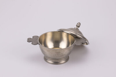 Pot vintage en étain de chez F.Hertz Pompe