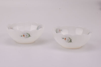 Petit saladier conçu par Arcopal dans la collection "Fruits de France" des années 1970