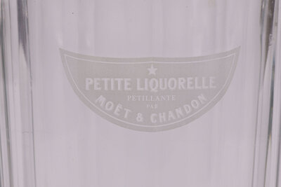 seau à glaçon fabriqué par Moët & Chandon pour accueillir leur bouteille de petite Liquorelle. 