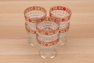 6 coupes en verre aux motifs floraux