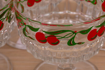 6 coupes en verre vintage aux motifs cerises