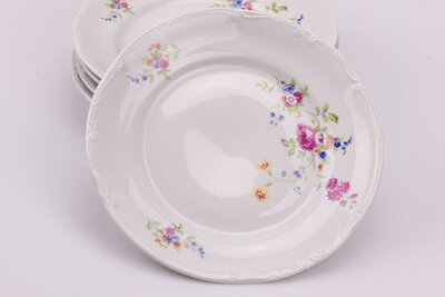 Set d'assiettes vintage en porcelaine de chez Chodziez Poland