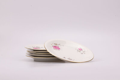 Set de 6 assiettes à dessert en porcelaine des années 60 et de la manufacture Chodziez en Pologne. 
