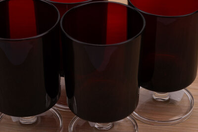 5 verres en verre  rouge bordeaux fabriqués en France 