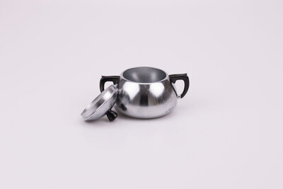 Sucrier raffiné en inox fabriqué par la prestigieuse marque Demeyere. 