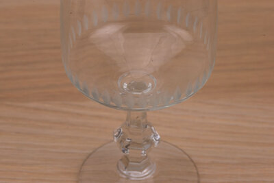 5 grands verres à vin ou à eau, contenance de 23 cl