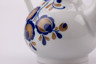 Théière vintage en porcelaine avec une hanse fabriquée par Bareuther Waldassen