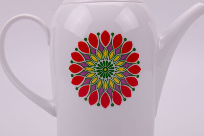 Théière vintage en porcelaine de la manufacture Winterling en Bavière