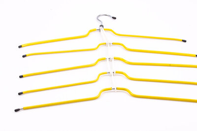 Cintre vintage jaune en plastique à 5 étages