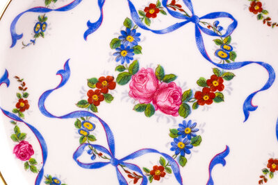 5 splendides assiettes anciennes en parfait état de la célèbre marque française Pillivuyt,