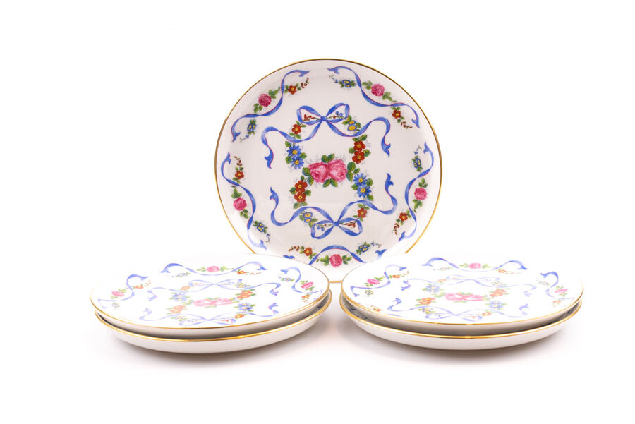 5 splendides assiettes anciennes en parfait état de la célèbre marque française Pillivuyt,