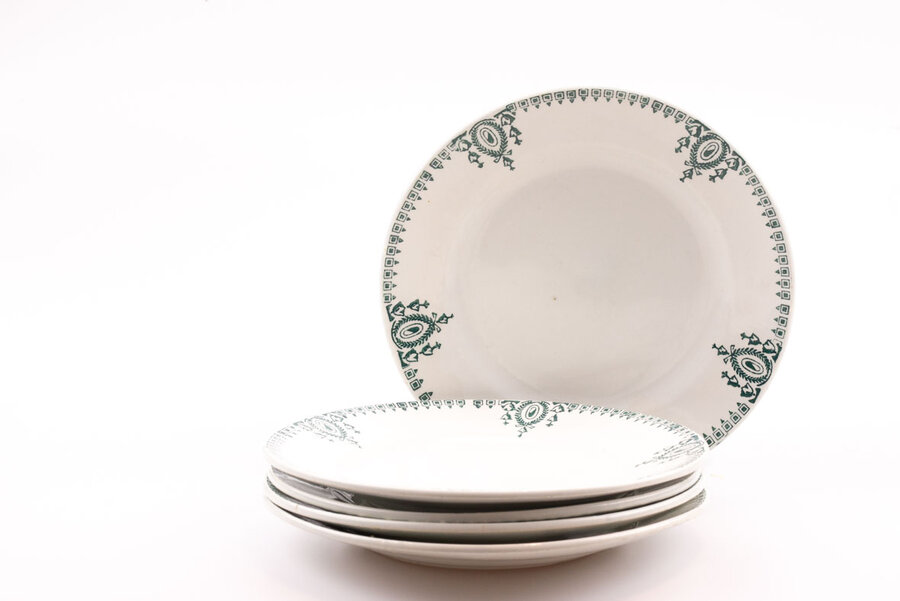 Lot de 5 assiettes à dessert issu de la manufacture Nouvelles usines céramiques du nord - Saint-Amand. 