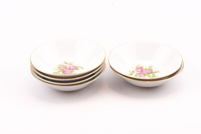 6 coupelles en porcelaine de la manufacture Winterling. 