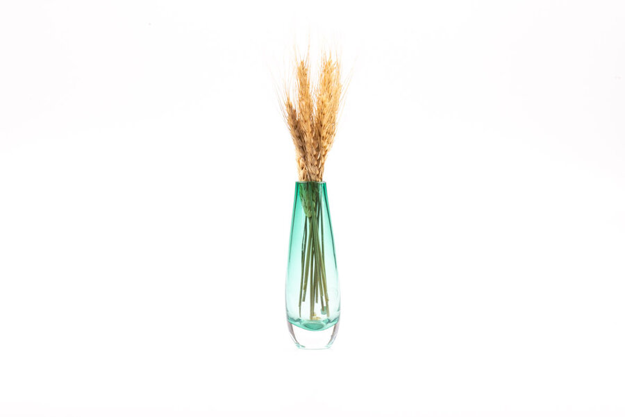 Petit vase bleu d'une hauteur de 16 cm
