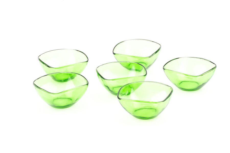 6 coupelles de la marque Vereco en verre vert.
