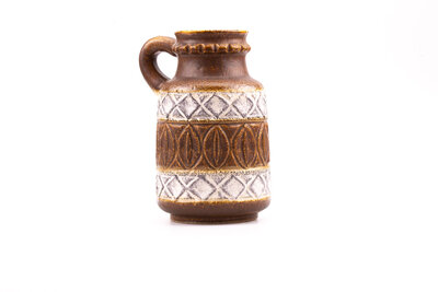 Ce grand vase vintage en céramique est estampillé bay West Germany 9325.