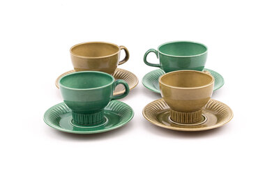 Ensemble de 4 tasses et sous-tasses dans les tons de vert et kaki en très bon état.   De la collection Sunbeam et dessiné par Otmar Lochschmidt