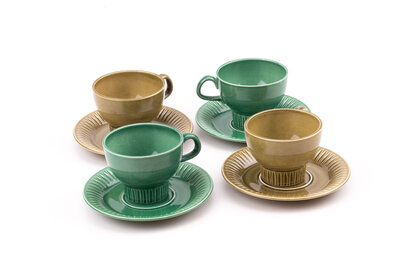 Ensemble de 4 tasses et sous-tasses dans les tons de vert et kaki en très bon état.   De la collection Sunbeam et dessiné par Otmar Lochschmidt