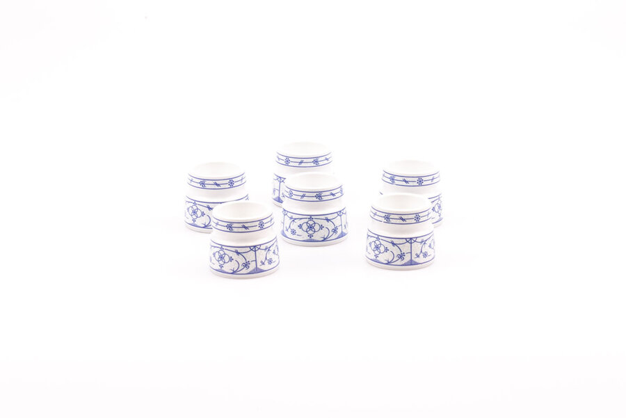 Ensemble de 6 coquetiers blanc avec des motifs bleus.