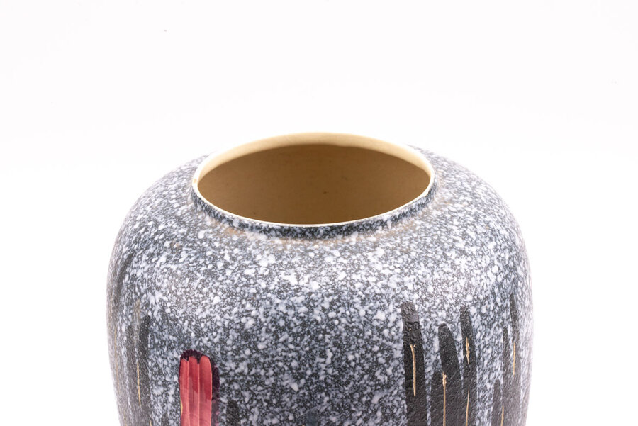 Grand vase d'une hauteur de 30 cm (diamètre du pied 13 cm) en parfait état. Fabriqué en Allemagne (années 60) et désigné par Scheurich pour la série Foreign (239-30).