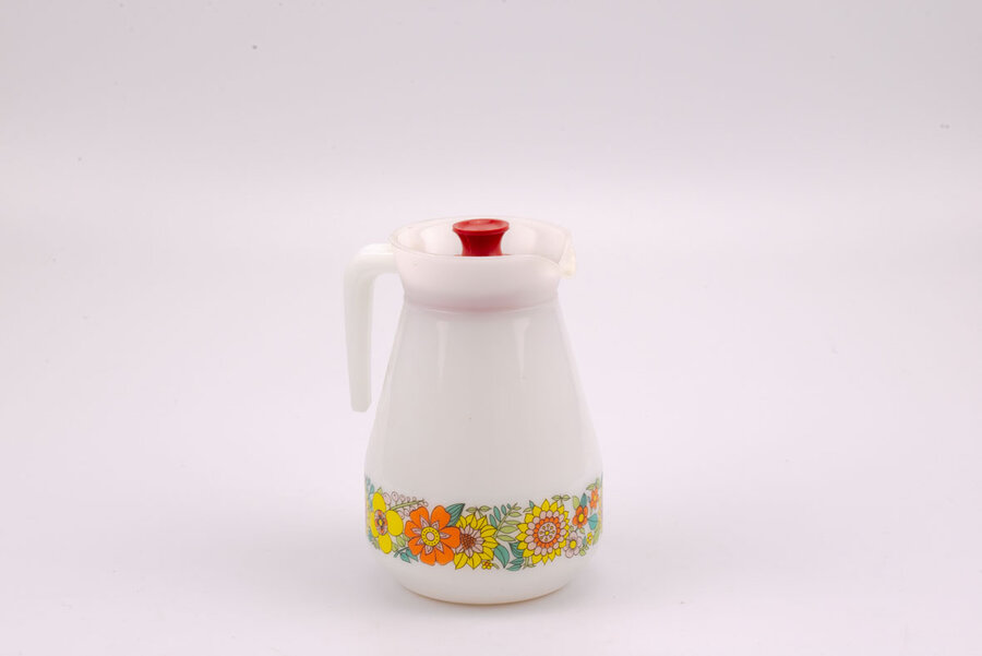 Carafe en verre blanc fleuri