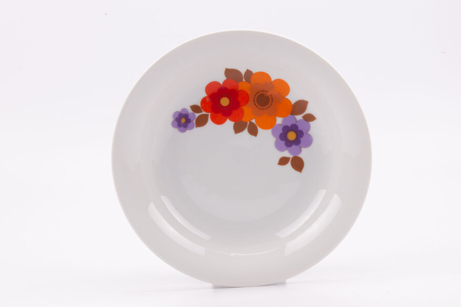 Assiette en porcelaine vintage Mitterteich Assiette en porcelaine vintage blanc et brun et un motif floral de chez Mitterteich