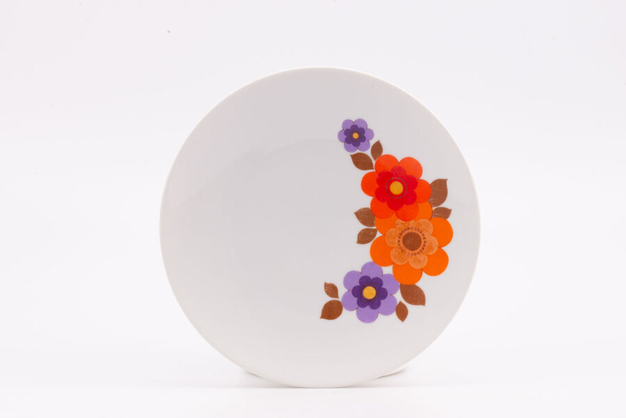 Assiette en porcelaine vintage Mitterteich Assiette en porcelaine vintage blanc et brun et un motif floral de chez Mitterteich