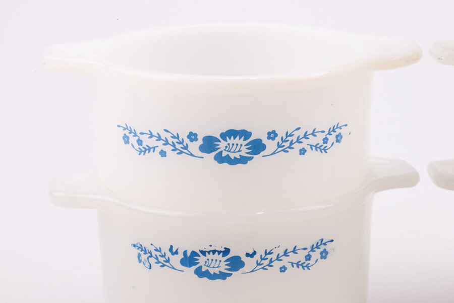 Set de 4 petits plats en verre blanc des années 60