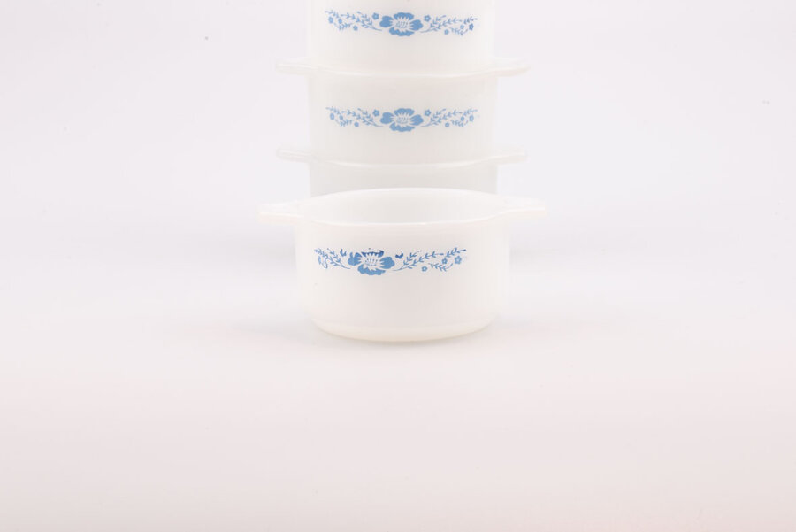Set de 4 petits plats en verre blanc des années 60