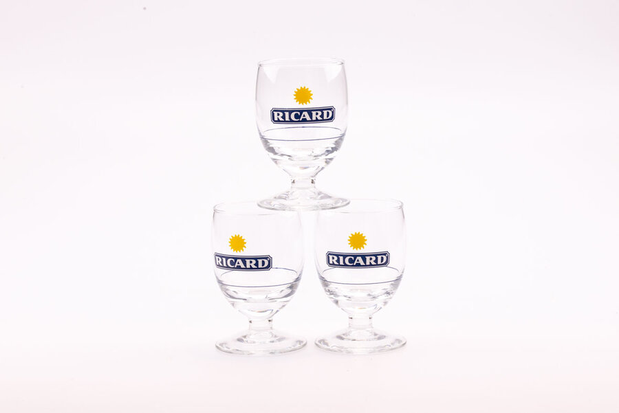 Set de 3 verres vintage Ricard transparents avec le nom de la marque écrit sur le verre