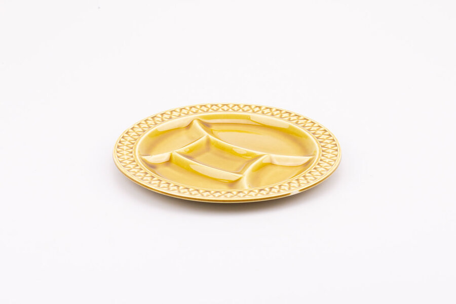 Assiette à compartiments vintage et jaune en porcelaine de chez Sarreguemines 
