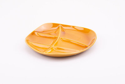 Assiette à compartiments en faience Salins