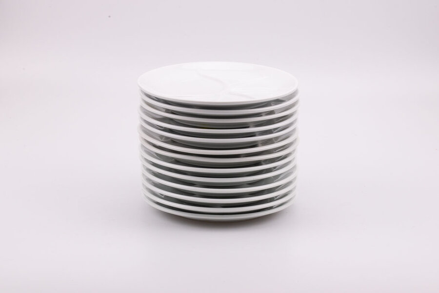 Set d'assiettes à compartiment vintage et blanche de chez Pillivuyt 