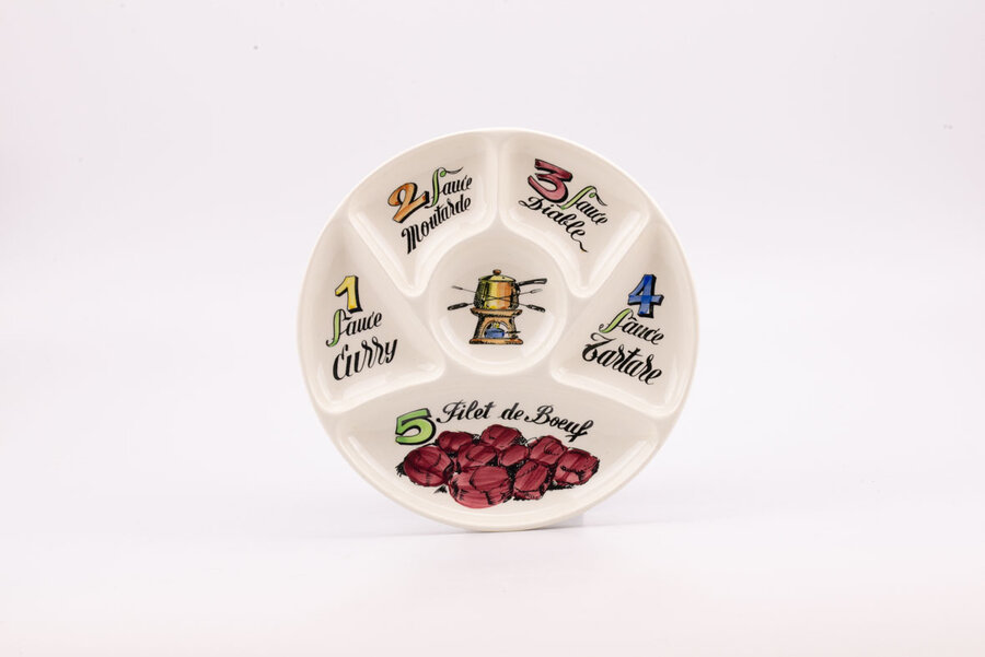 Assiette à fondue vintage blanche avec le nom de chaque aliment fabriqué par la faïencerie de Gien