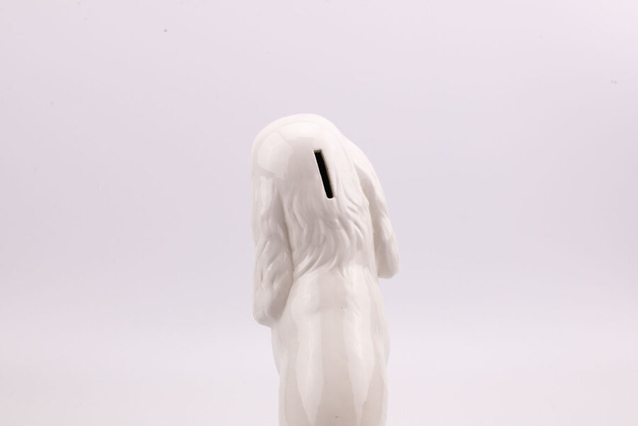Statuette vintage d'un chien épagneul en céramique de couleur blanche