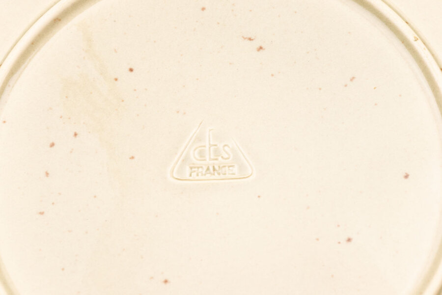 Signature sur un bol à fondue vintage en céramique de chez CBS France