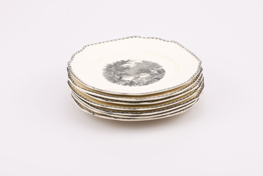Set d'assiettes à dessert vintage en céramique beige de chez Société céramique