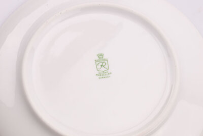 Assiette à dessert Wunsiedel avec un fin motif floral, élégant et discret. 